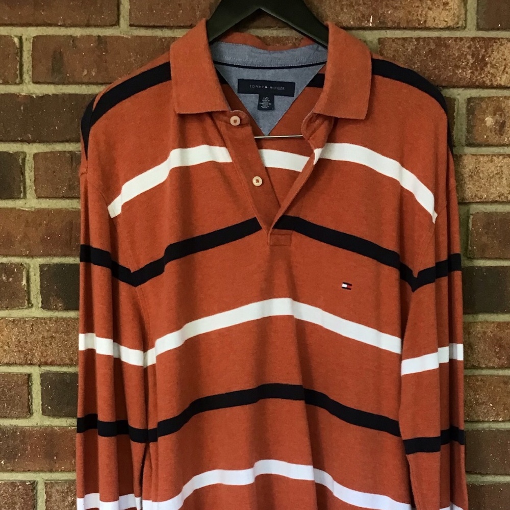 Tommy Hilfiger Pullover Shirt in Large in the colors Orange Black and White